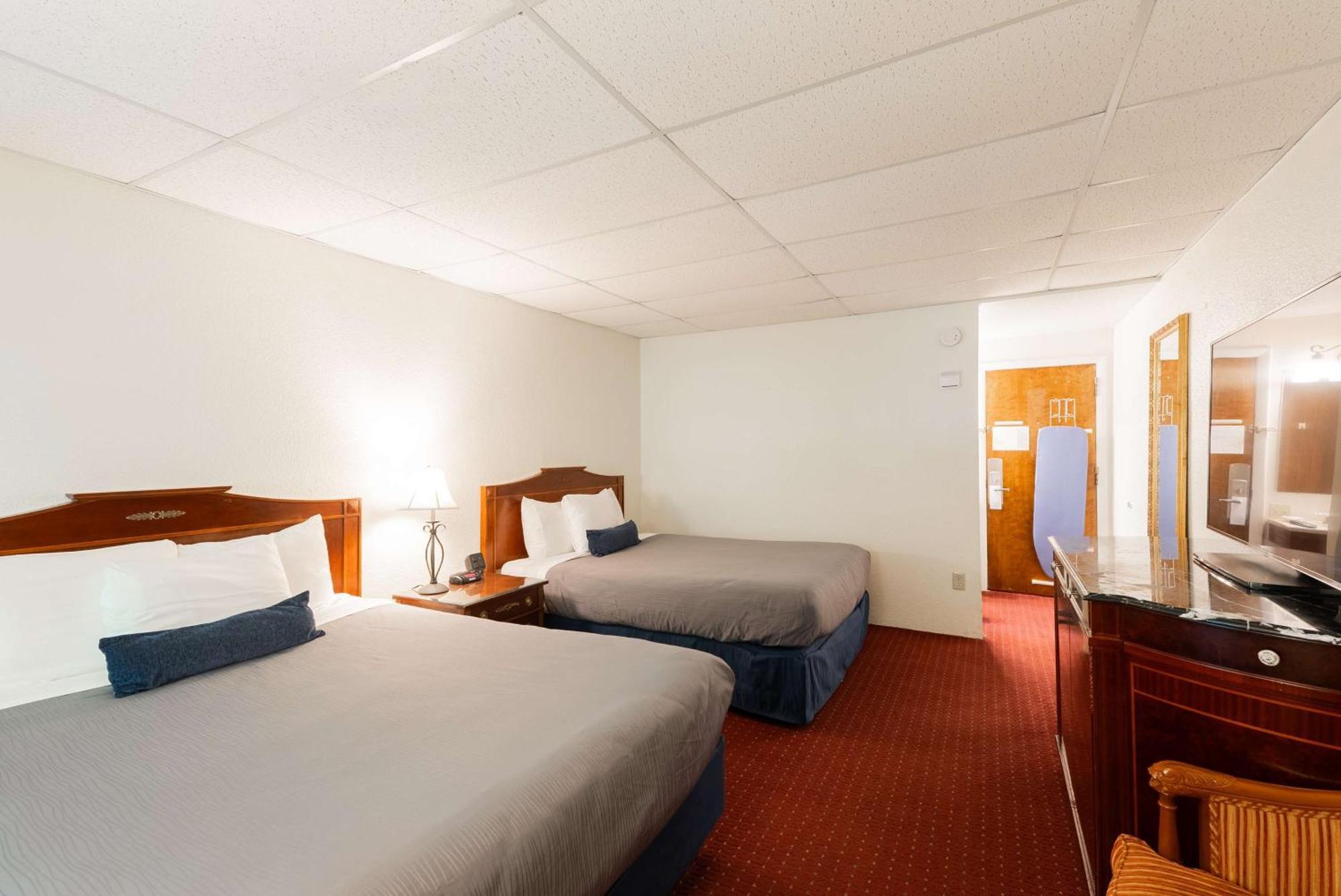 Fireside Inn And Suites Bangor Exterior photo