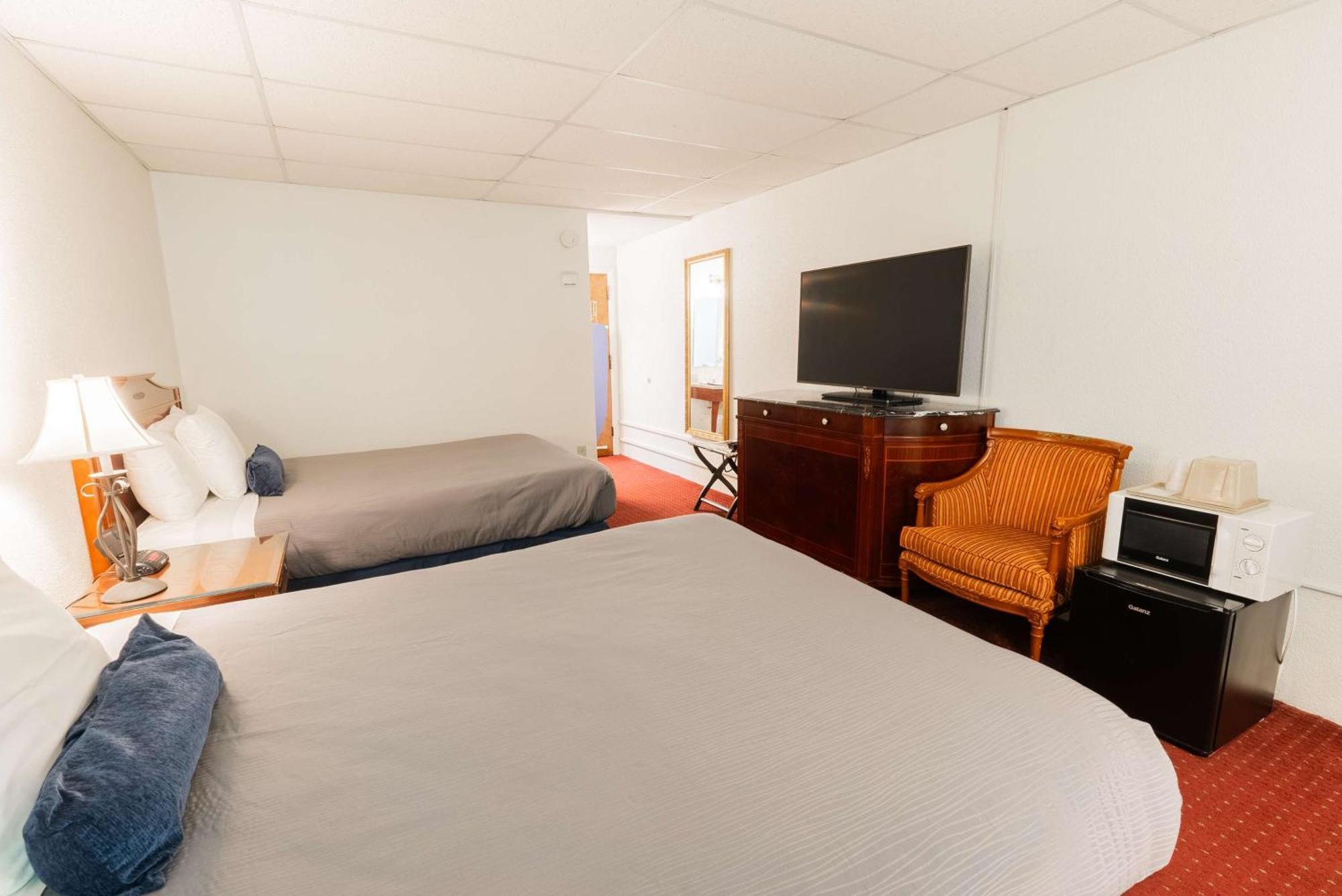 Fireside Inn And Suites Bangor Exterior photo
