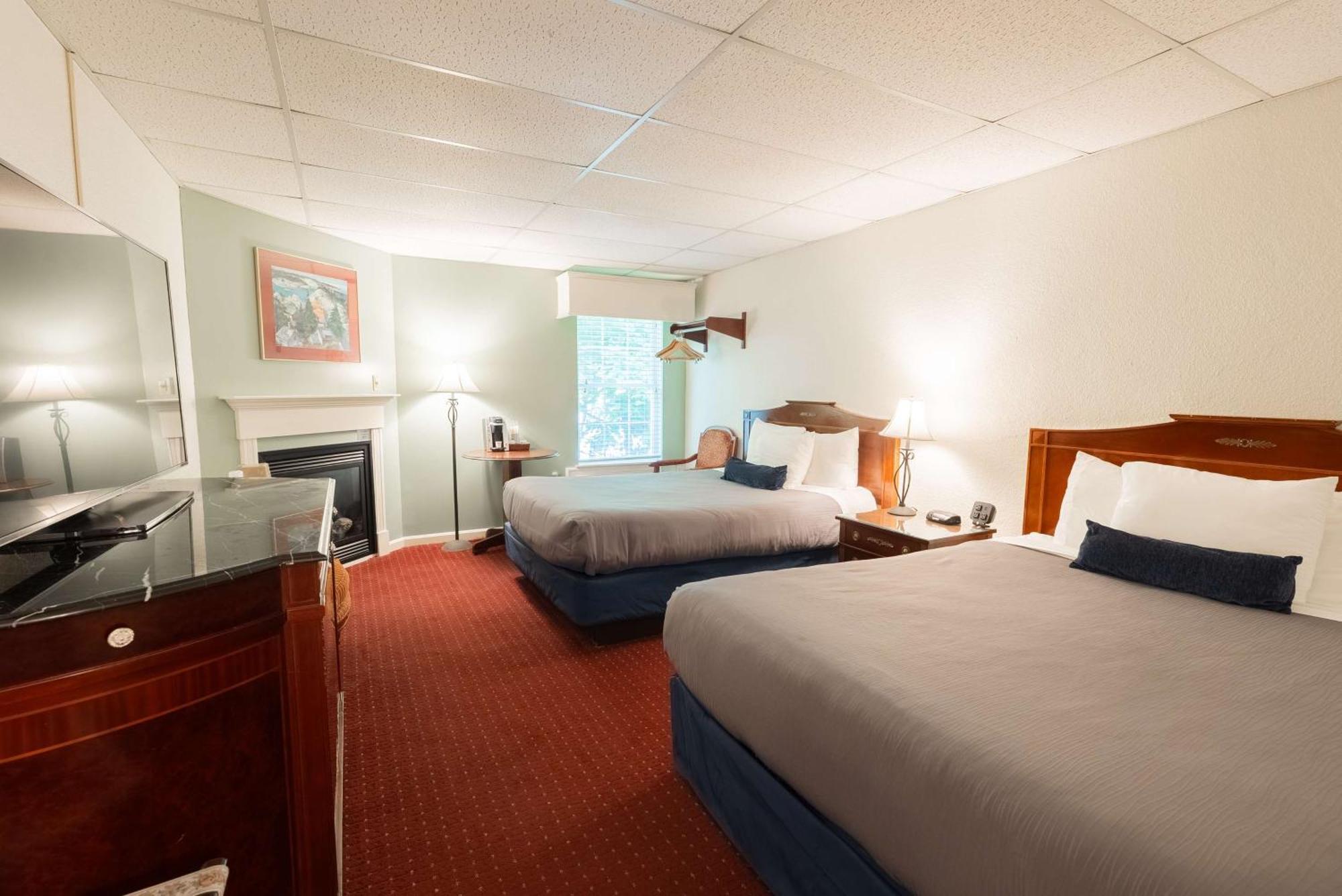 Fireside Inn And Suites Bangor Exterior photo