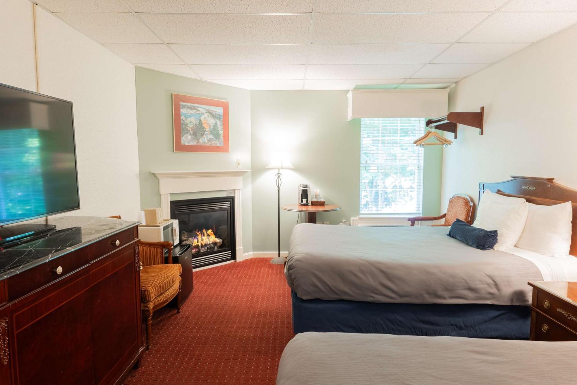 Fireside Inn And Suites Bangor Exterior photo
