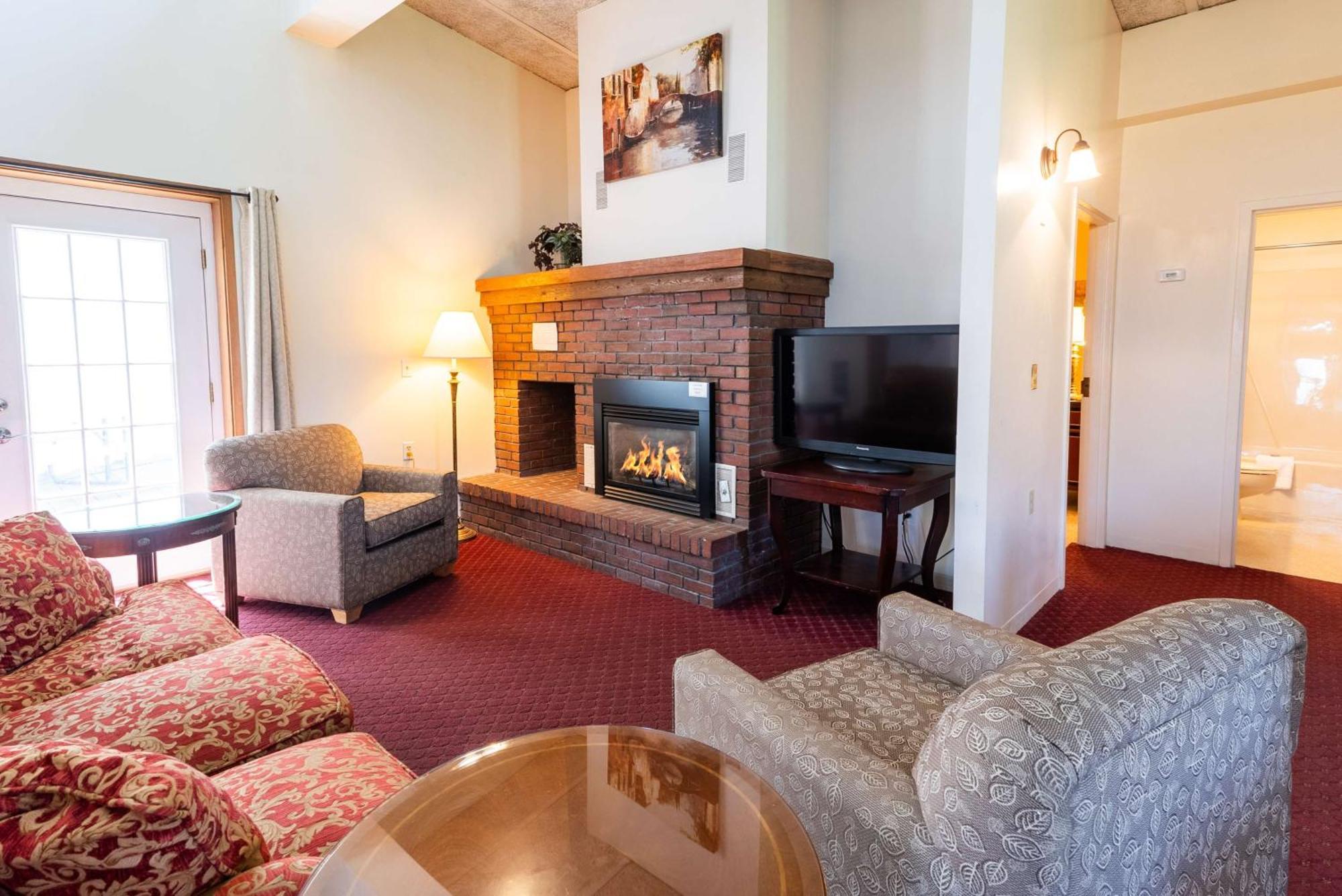 Fireside Inn And Suites Bangor Exterior photo