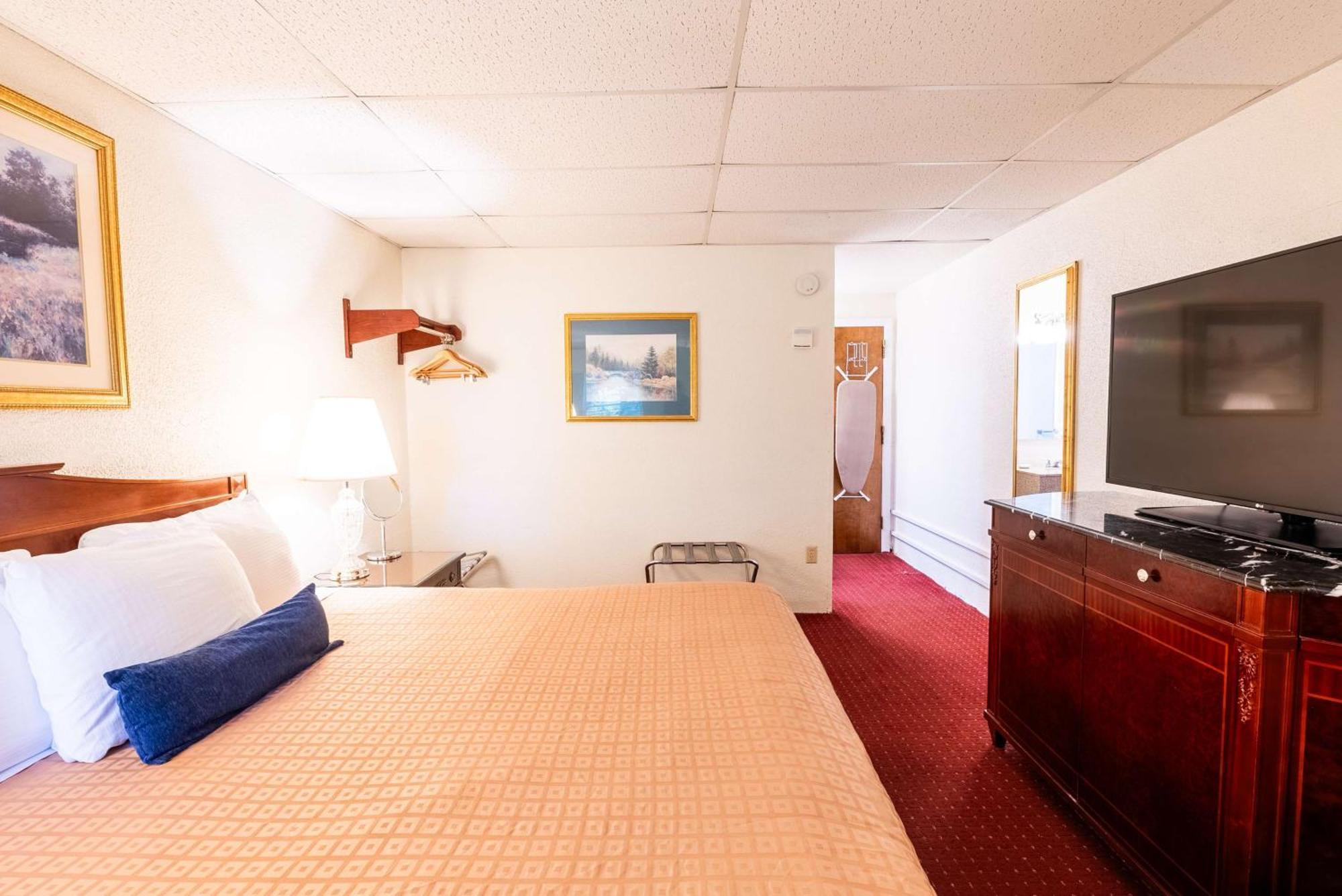 Fireside Inn And Suites Bangor Exterior photo